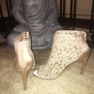 Peep Toe lace bootie heel